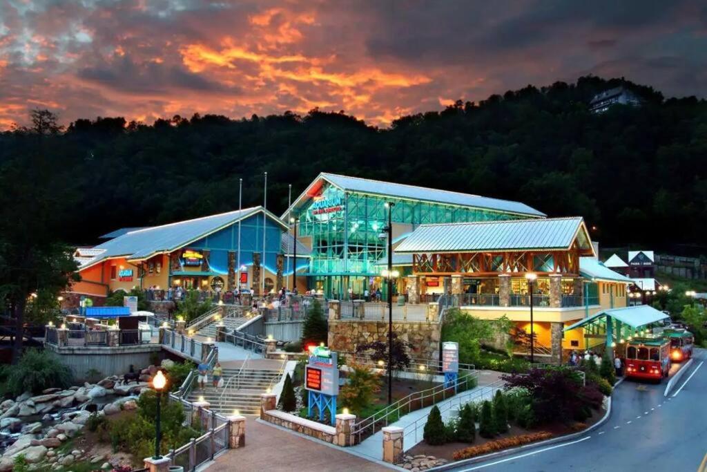 Honeymoon Couples Cabin Secluded, Hot Tub, Views Sevierville Exterior foto